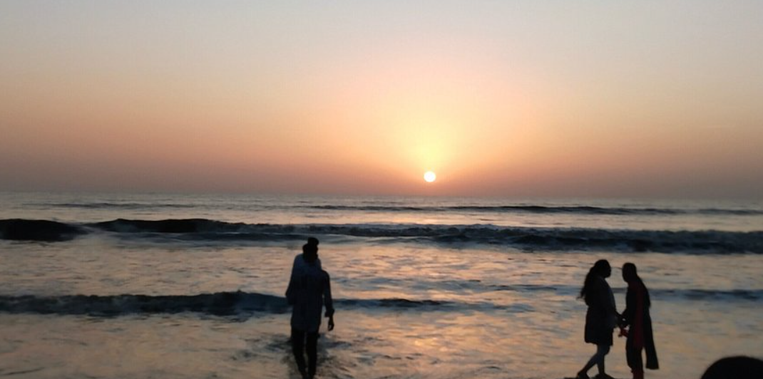 Umbergaon Beach
